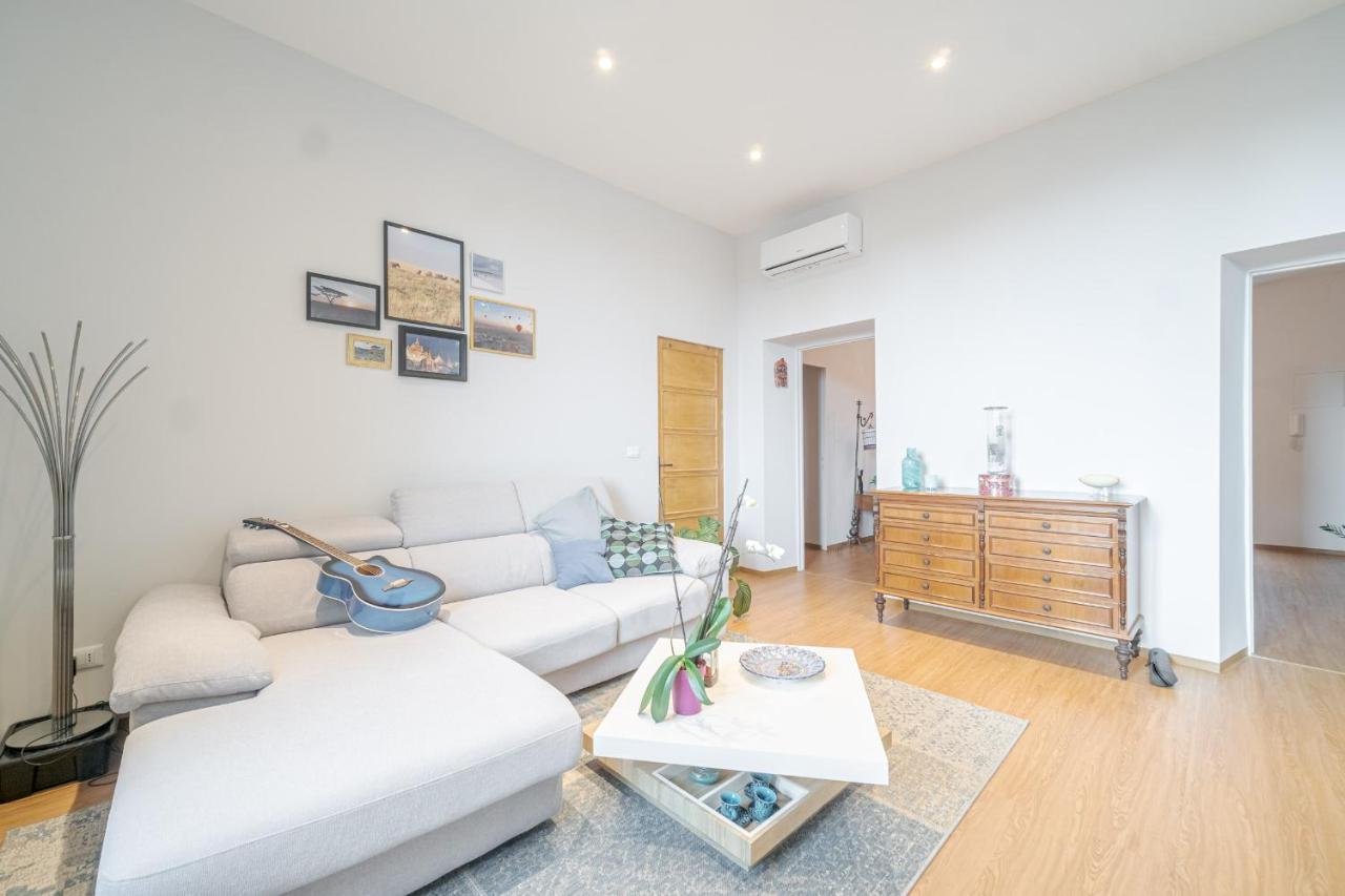 Bright Apartment A Few Steps From Via Garibaldi Genoa Exterior photo